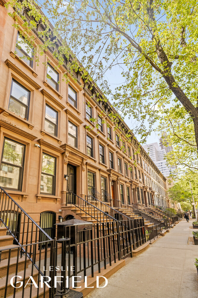 338 E 69TH Street