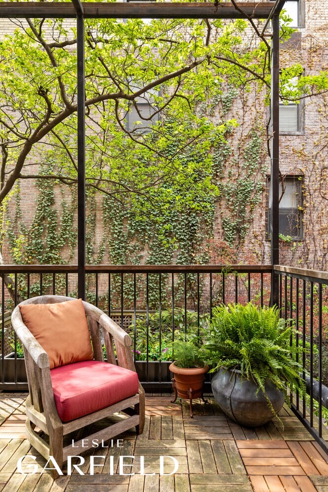 326 E 69TH Street