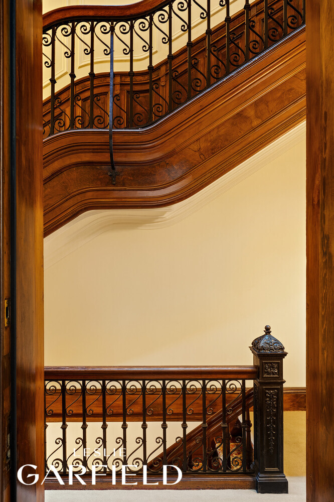 9 E 63RD Street