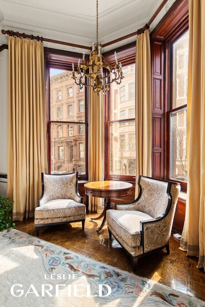 9 E 63RD Street