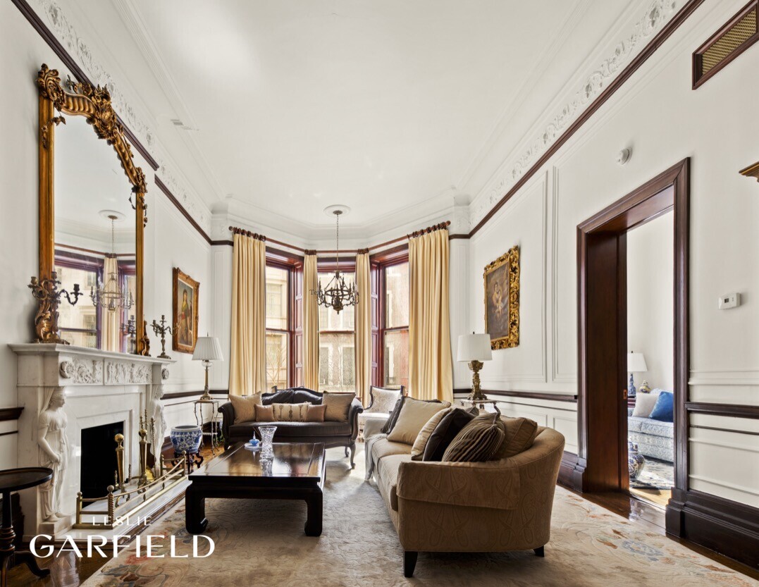 9 E 63RD Street