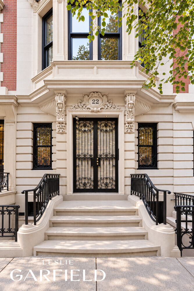 22 E 94TH Street