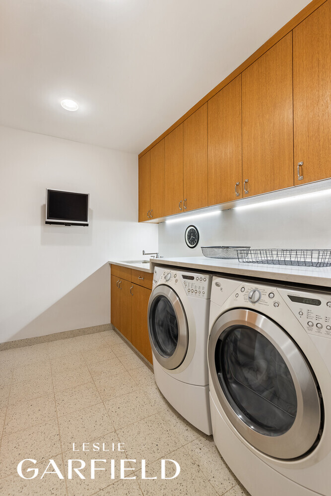 22 E 94TH Street