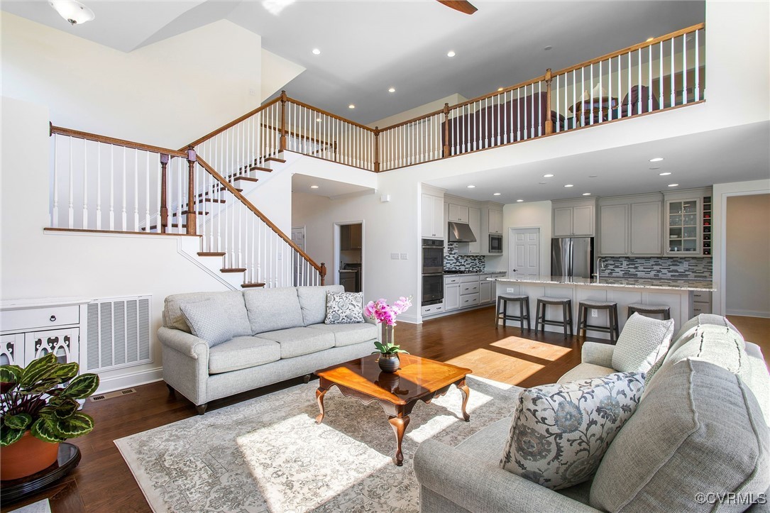 6637 Stonewolf Ct
