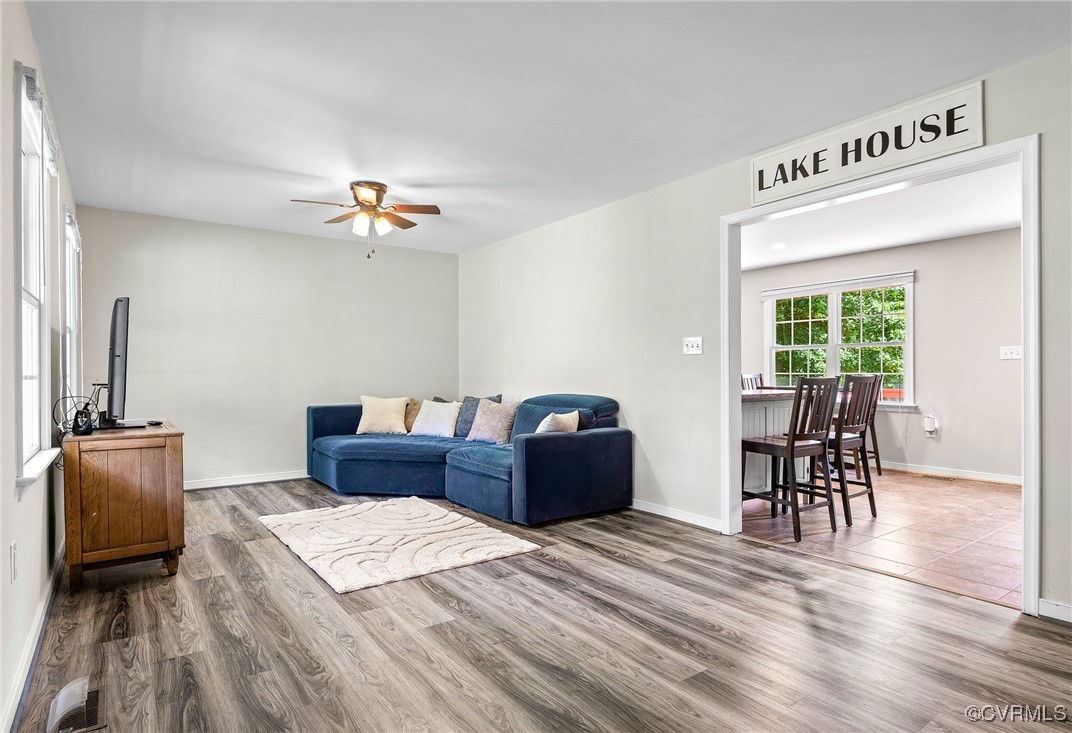 2103 Lakeview Dr
