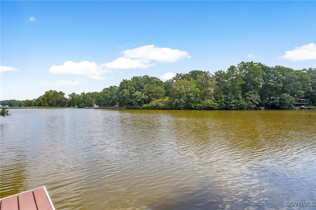 2103 Lakeview Dr