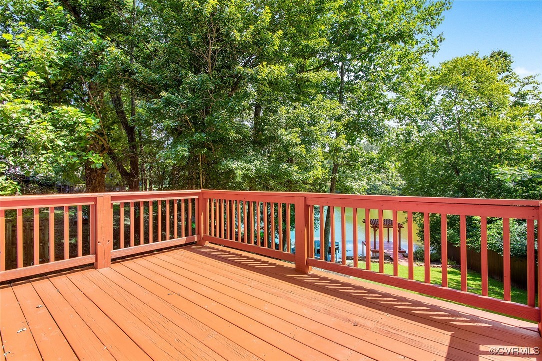 2103 Lakeview Dr