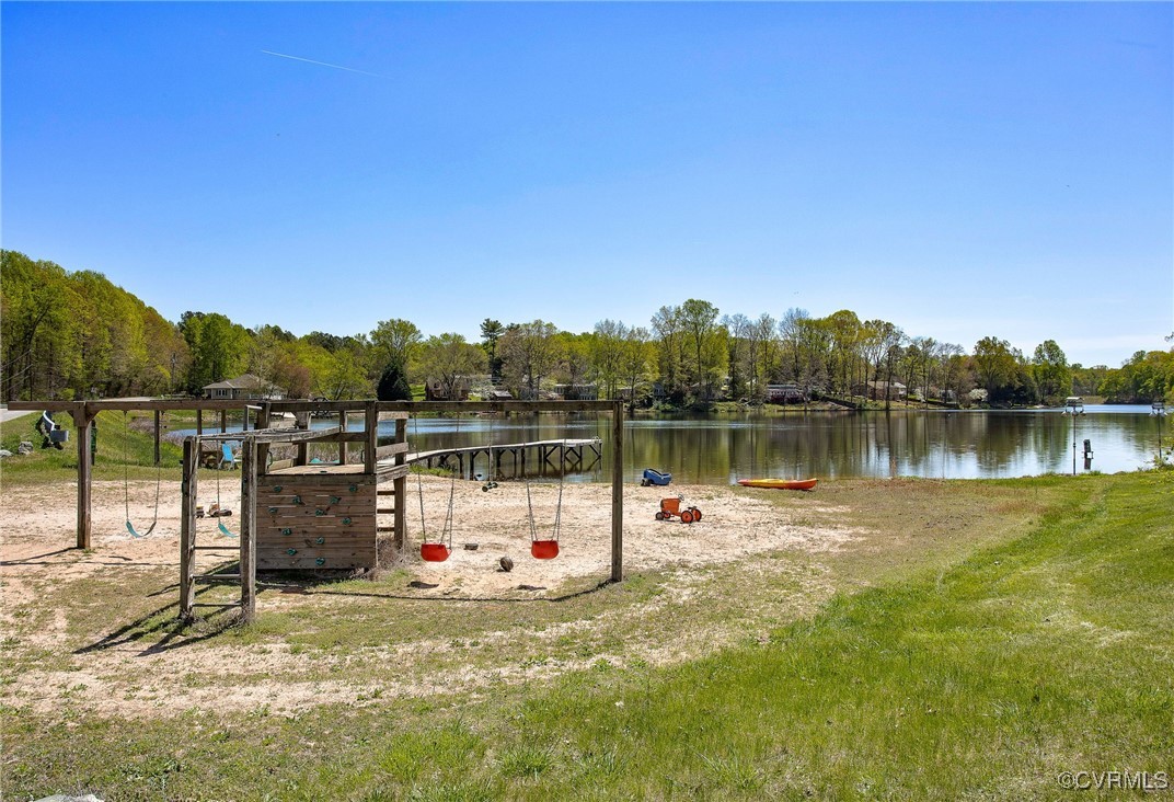 2103 Lakeview Dr