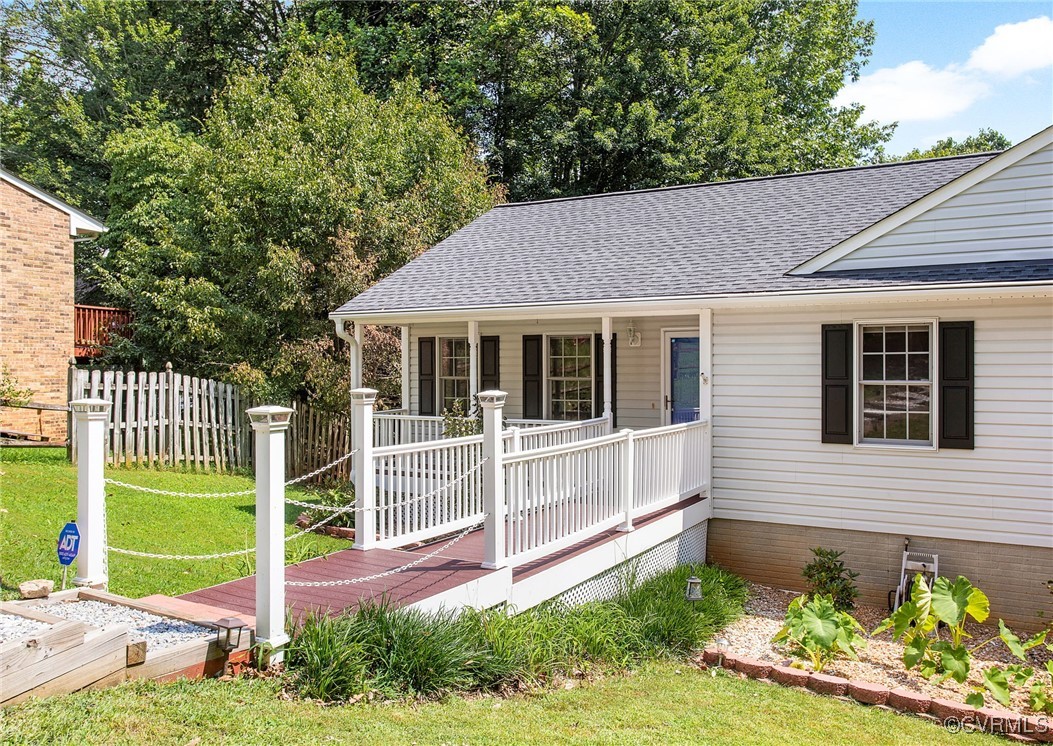 2103 Lakeview Dr