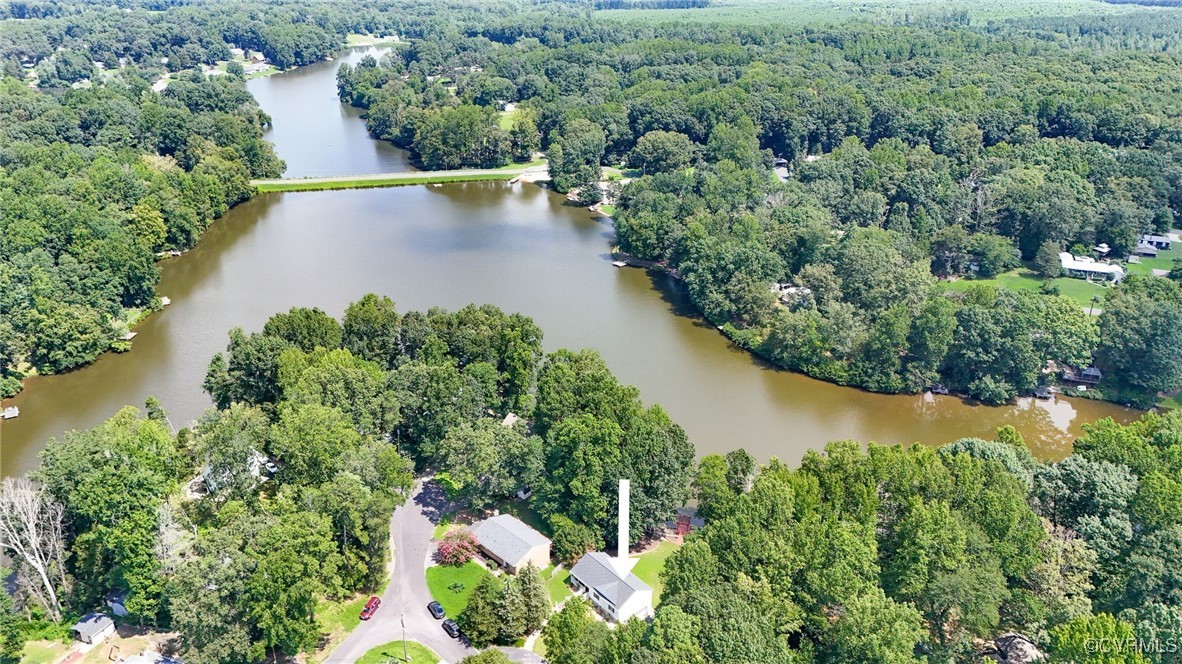 2103 Lakeview Dr