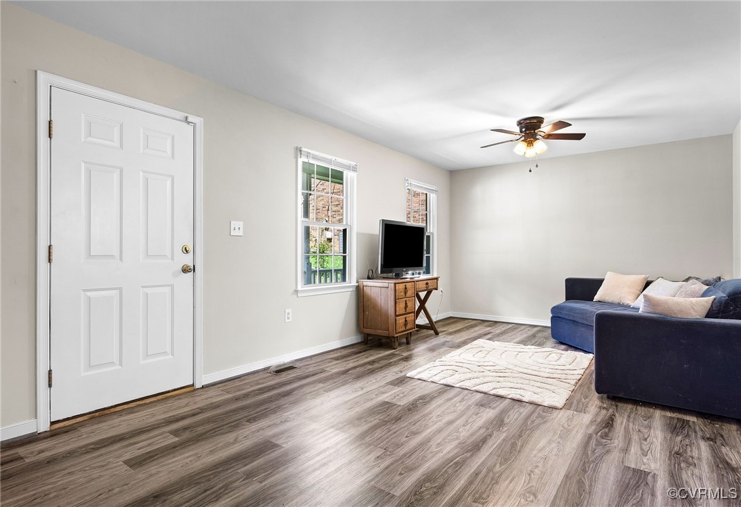 2103 Lakeview Dr