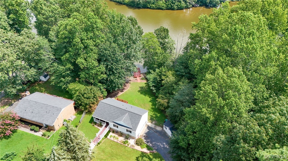 2103 Lakeview Dr