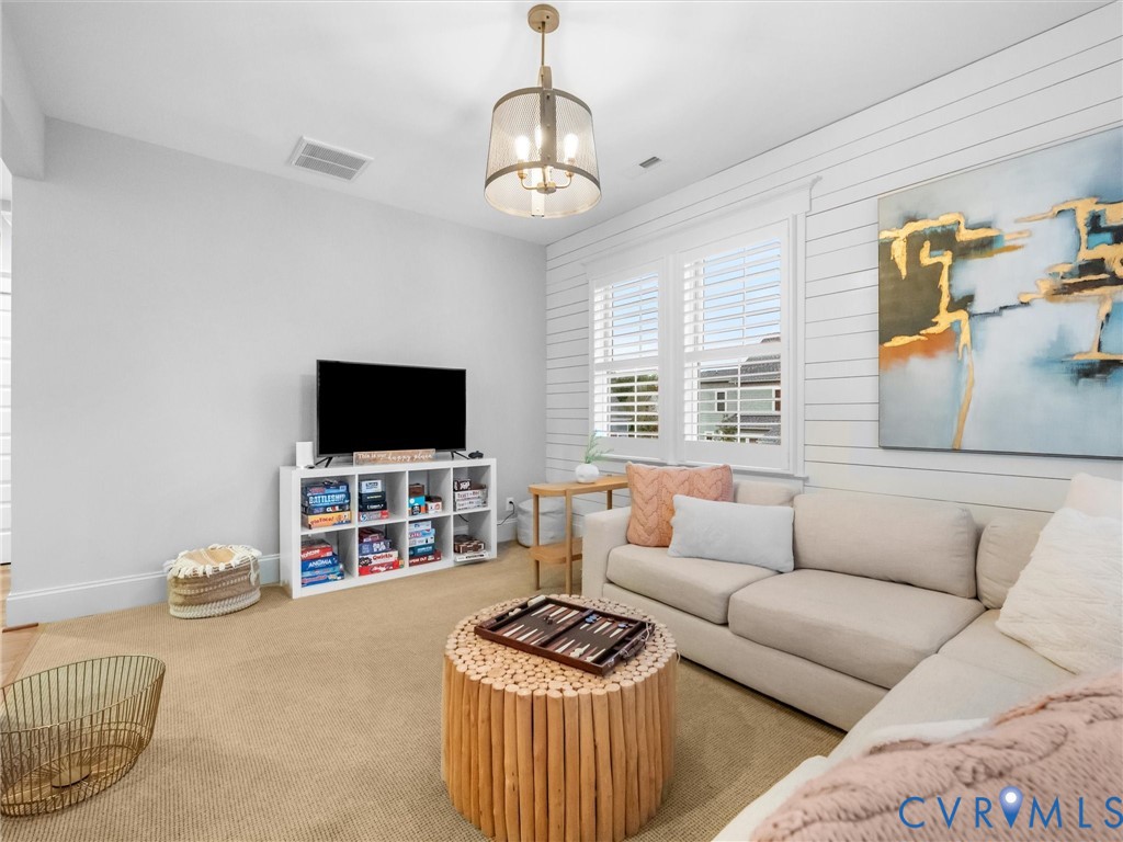 1719 Tulip Hill Dr