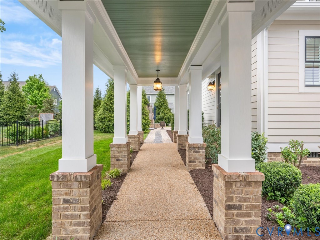 1719 Tulip Hill Dr