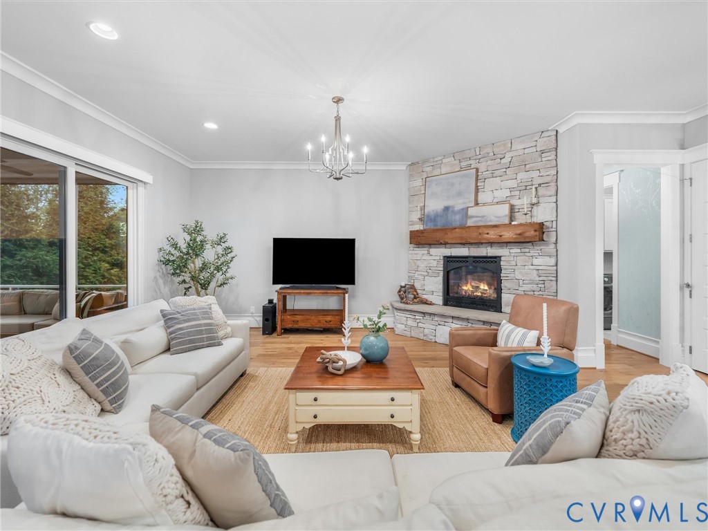 1719 Tulip Hill Dr