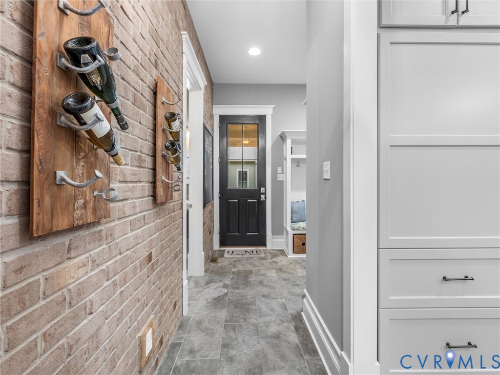 1719 Tulip Hill Dr