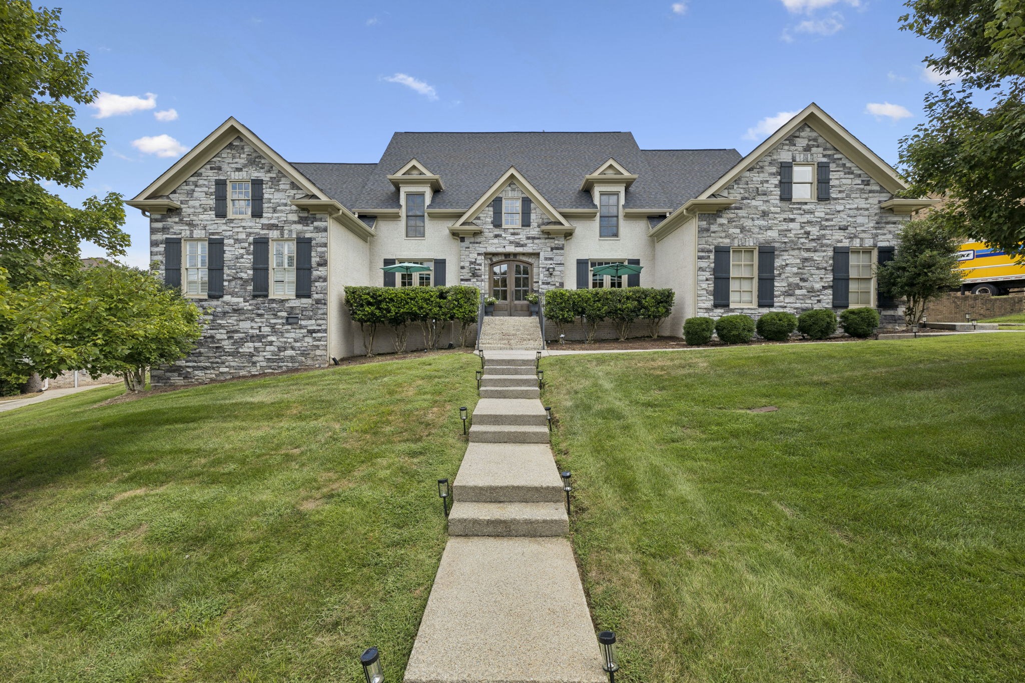 412 Sandcastle Rd