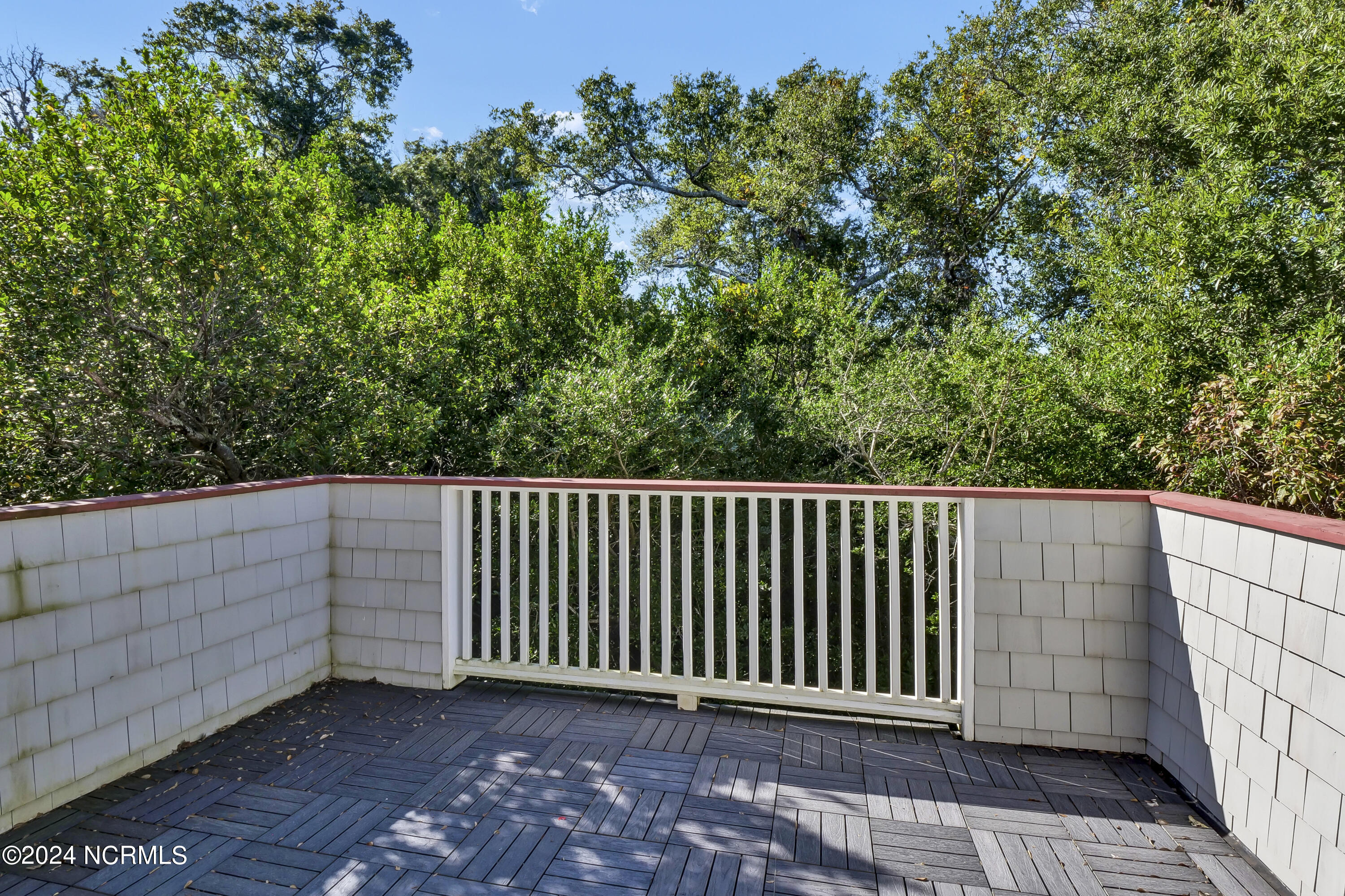 15 Surfboat Court