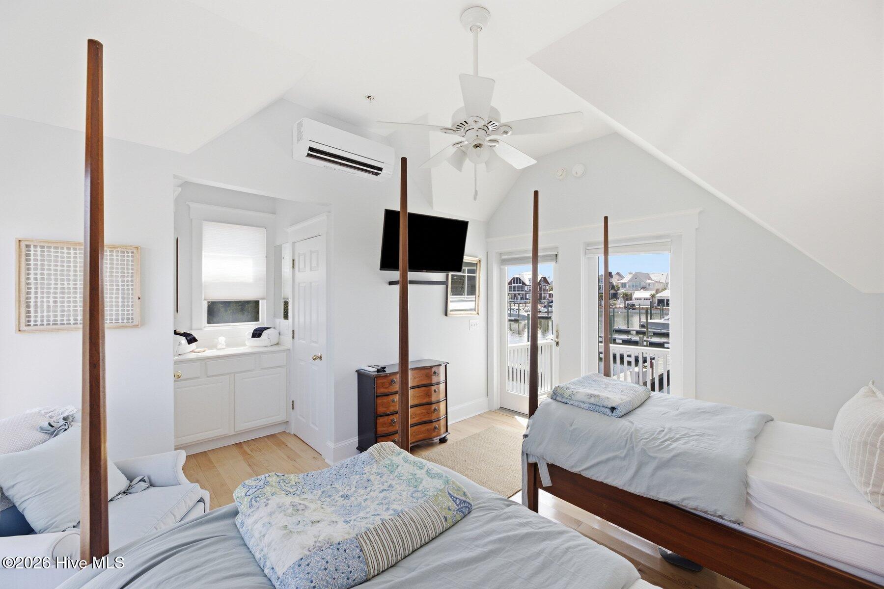 41 Transom Row