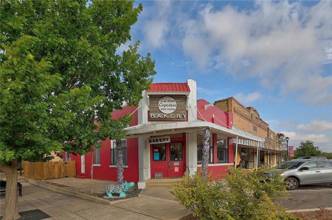 113 W Live Oak ST