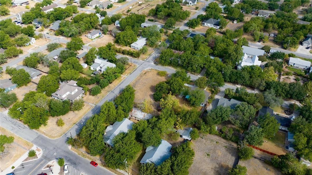 113 W Live Oak ST