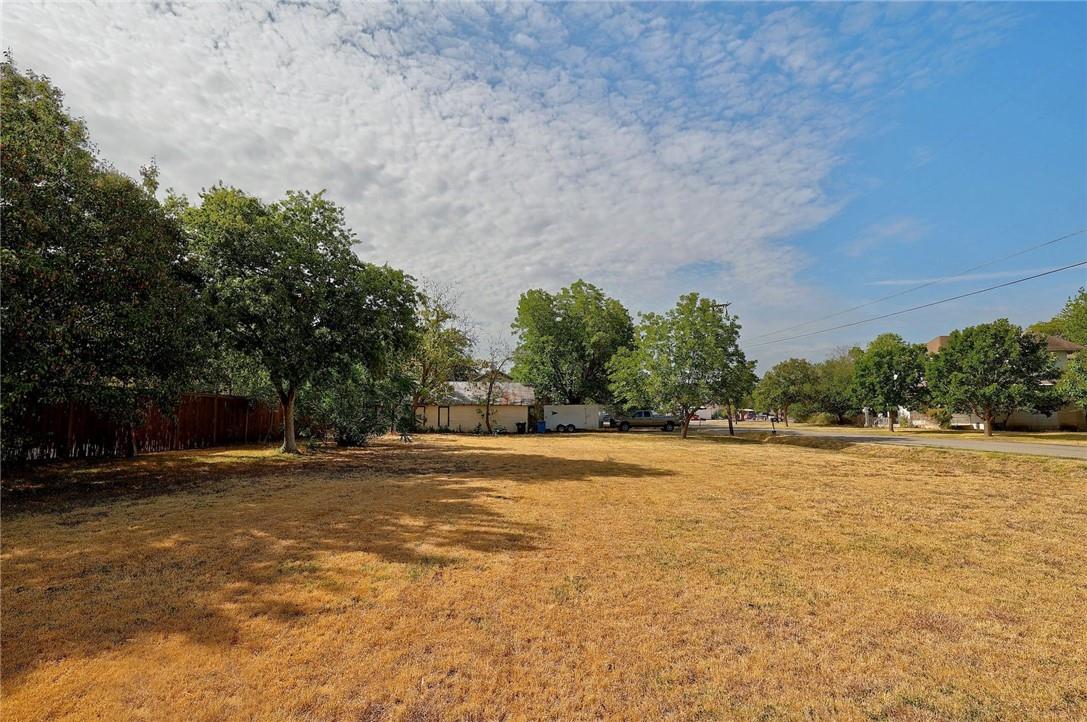 113 W Live Oak ST