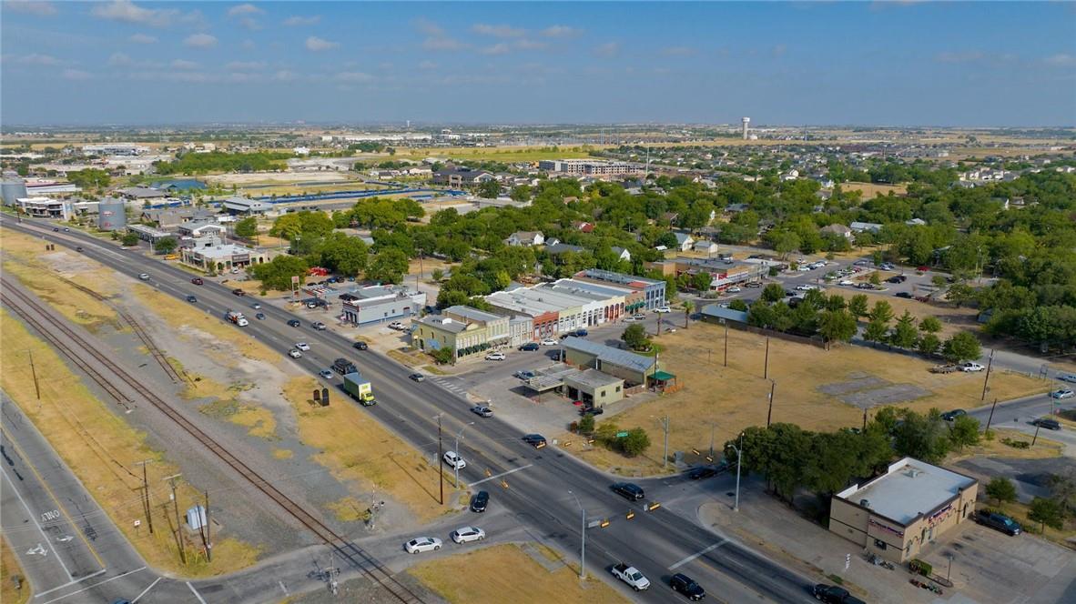 113 W Live Oak ST