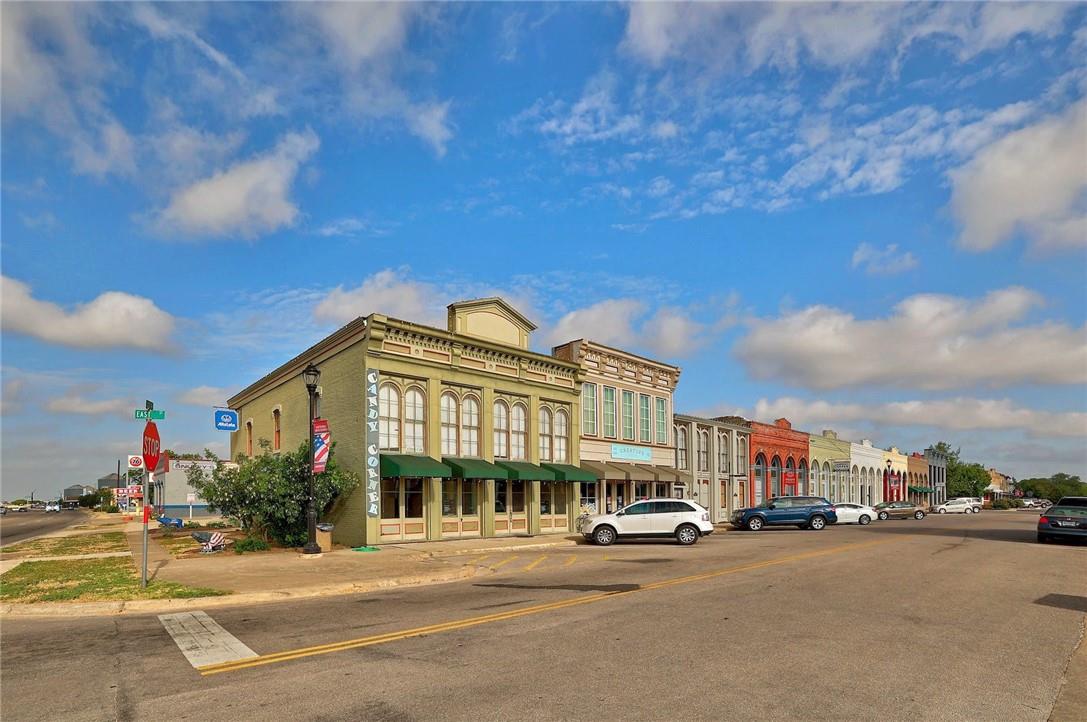 113 W Live Oak ST