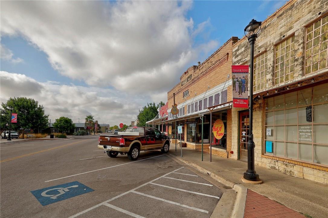 113 W Live Oak ST