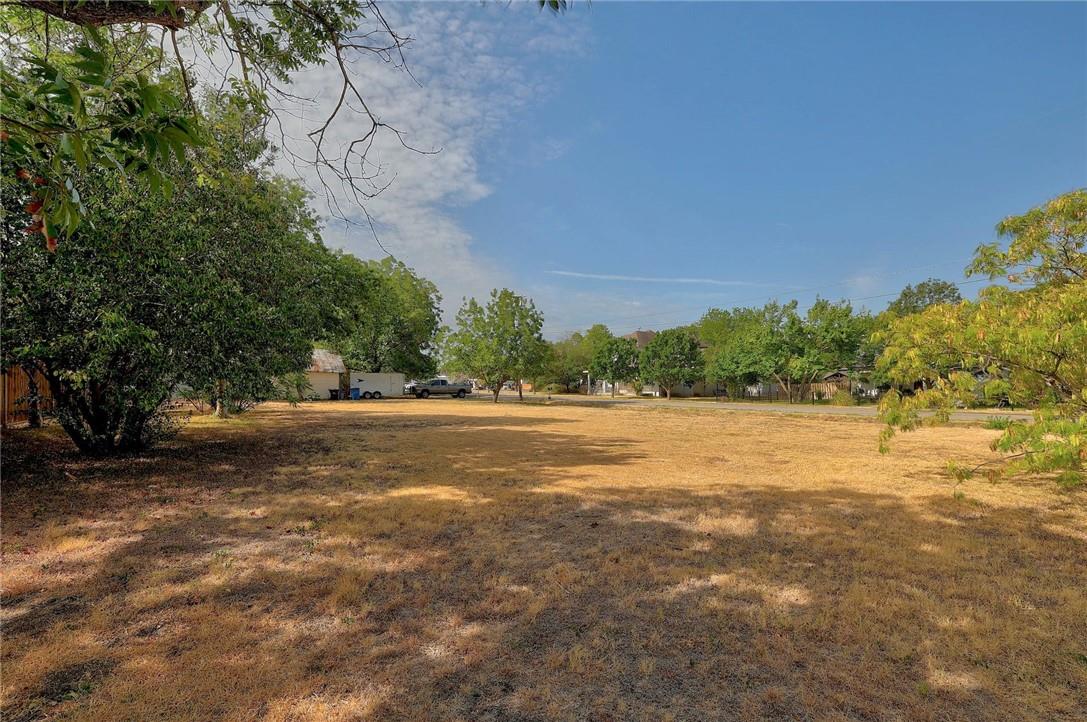 113 W Live Oak ST