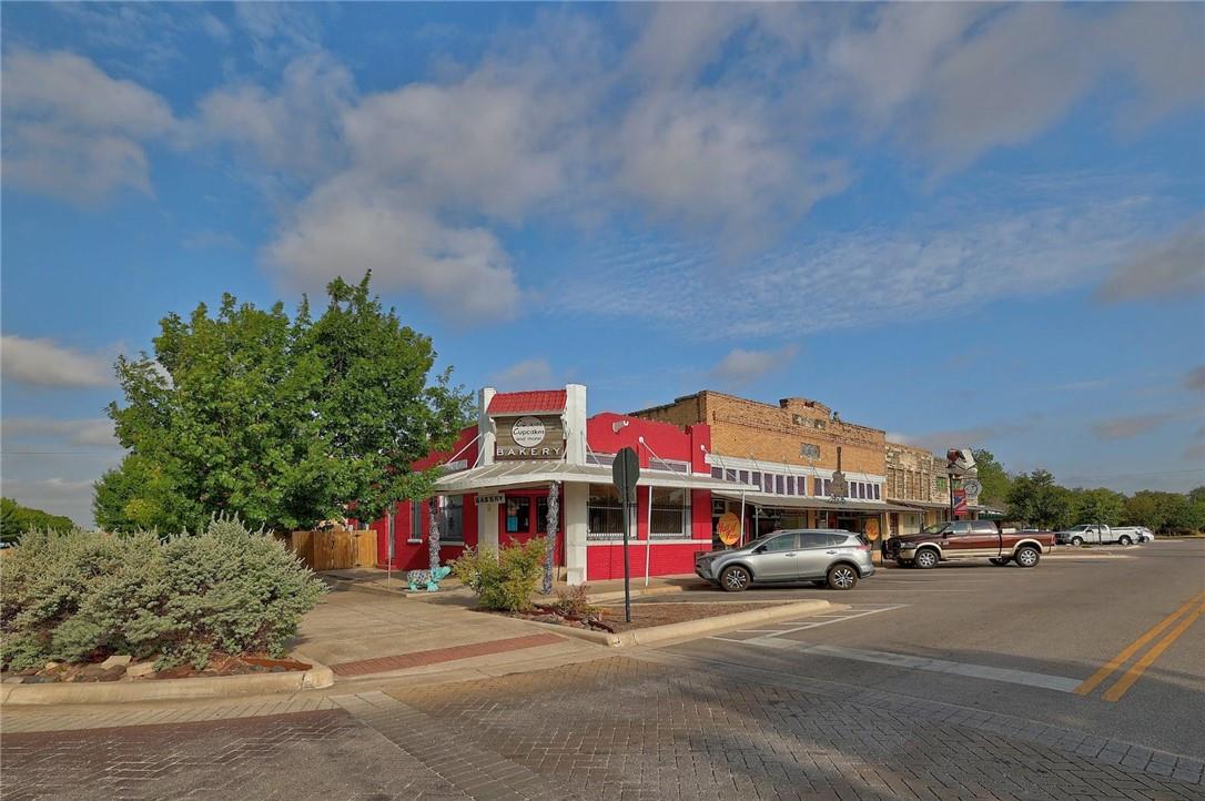 113 W Live Oak ST
