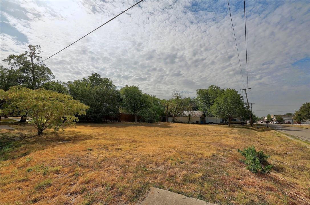 113 W Live Oak ST