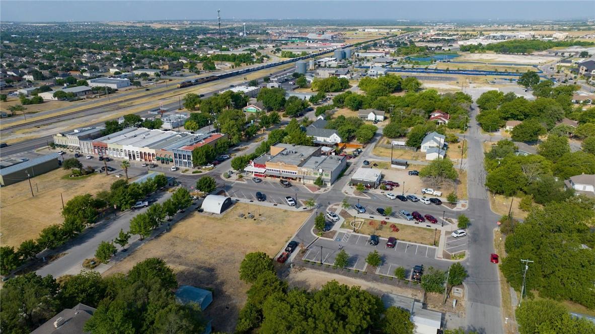 113 W Live Oak ST