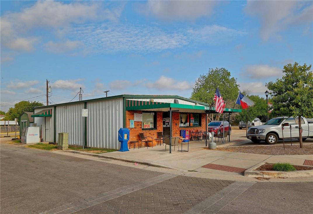 113 W Live Oak ST