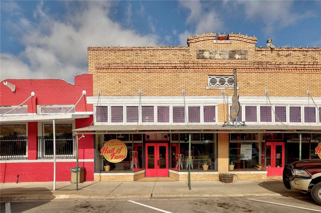 113 W Live Oak ST
