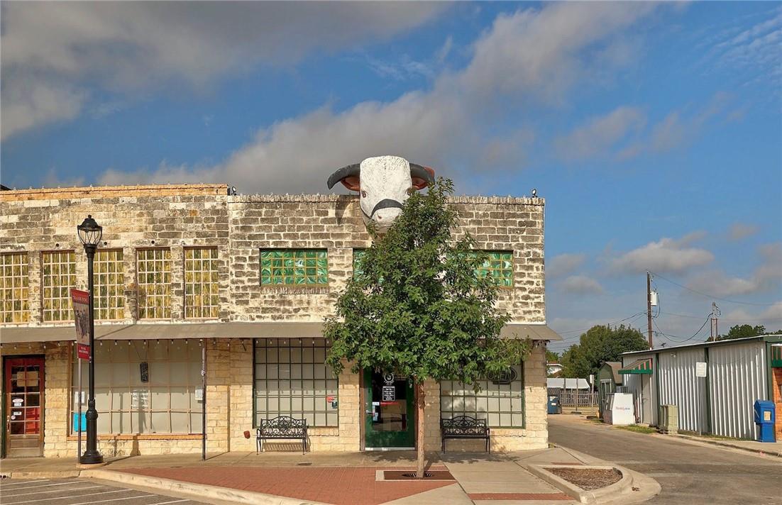 113 W Live Oak ST