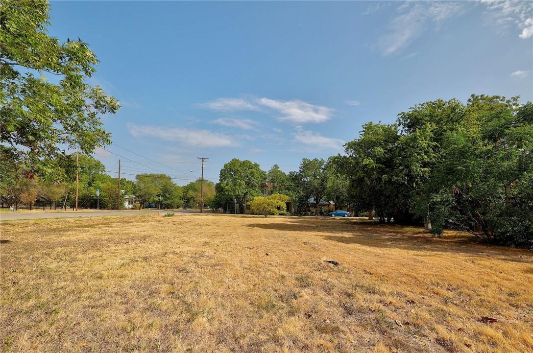 113 W Live Oak ST