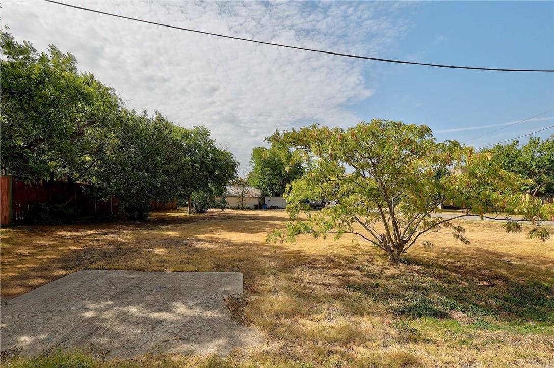 113 W Live Oak ST