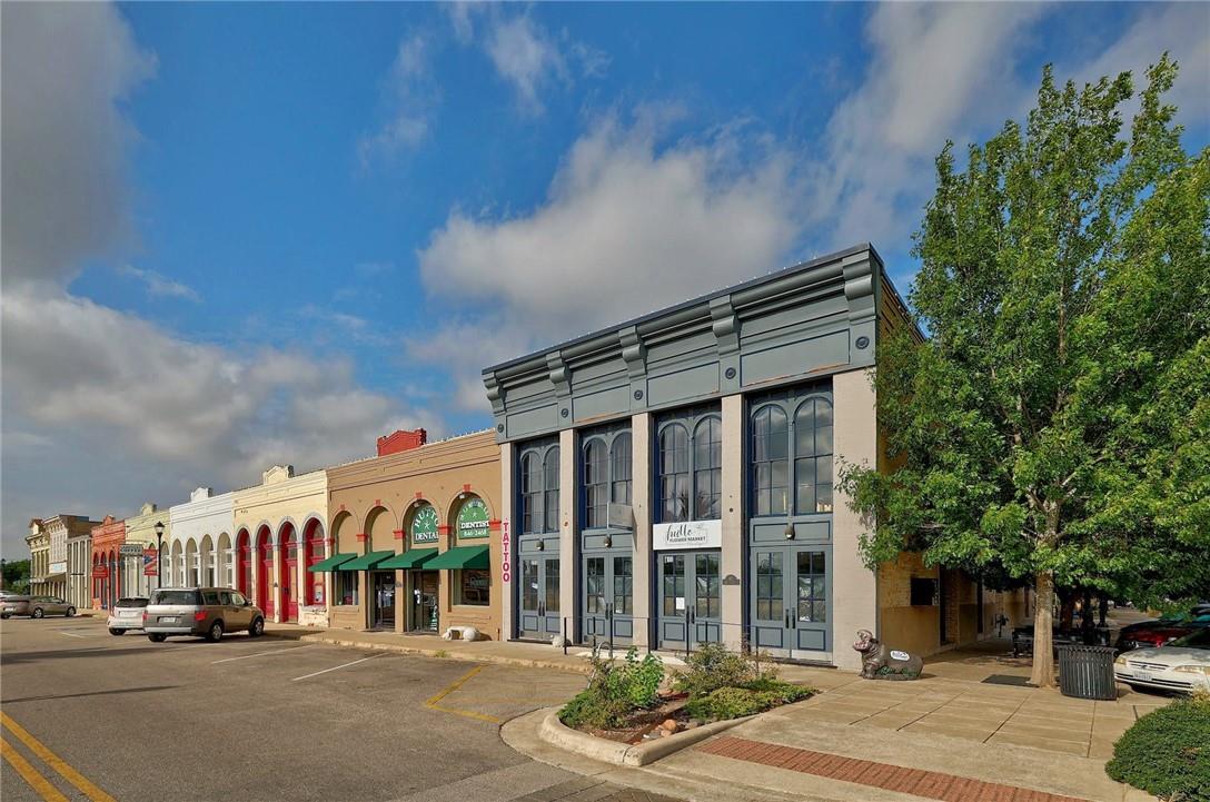 113 W Live Oak ST