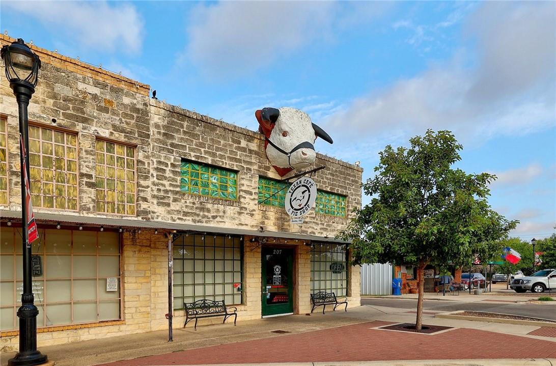 113 W Live Oak ST