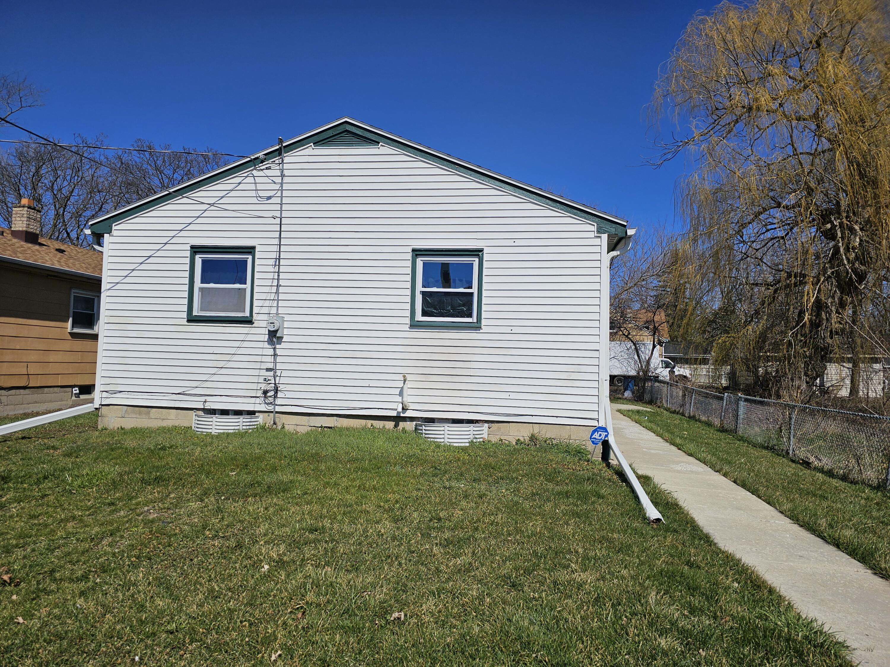4735 W Luscher Ave, Milwaukee