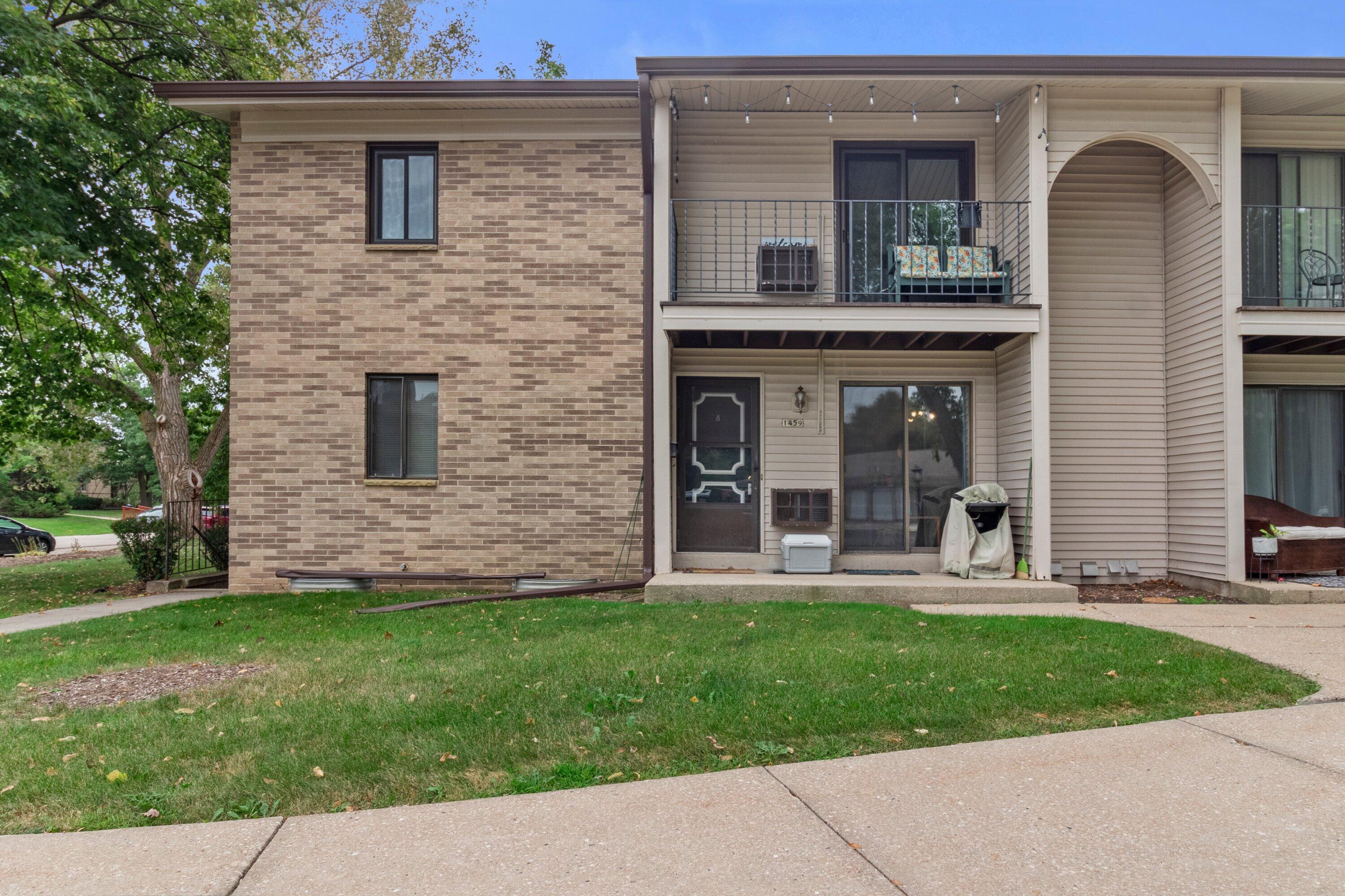 1459 S Carriage Ln, New Berlin