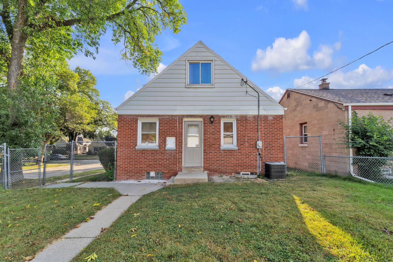 2803 S 49th St, Milwaukee