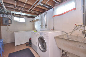 6137 W Stevenson St, Milwaukee