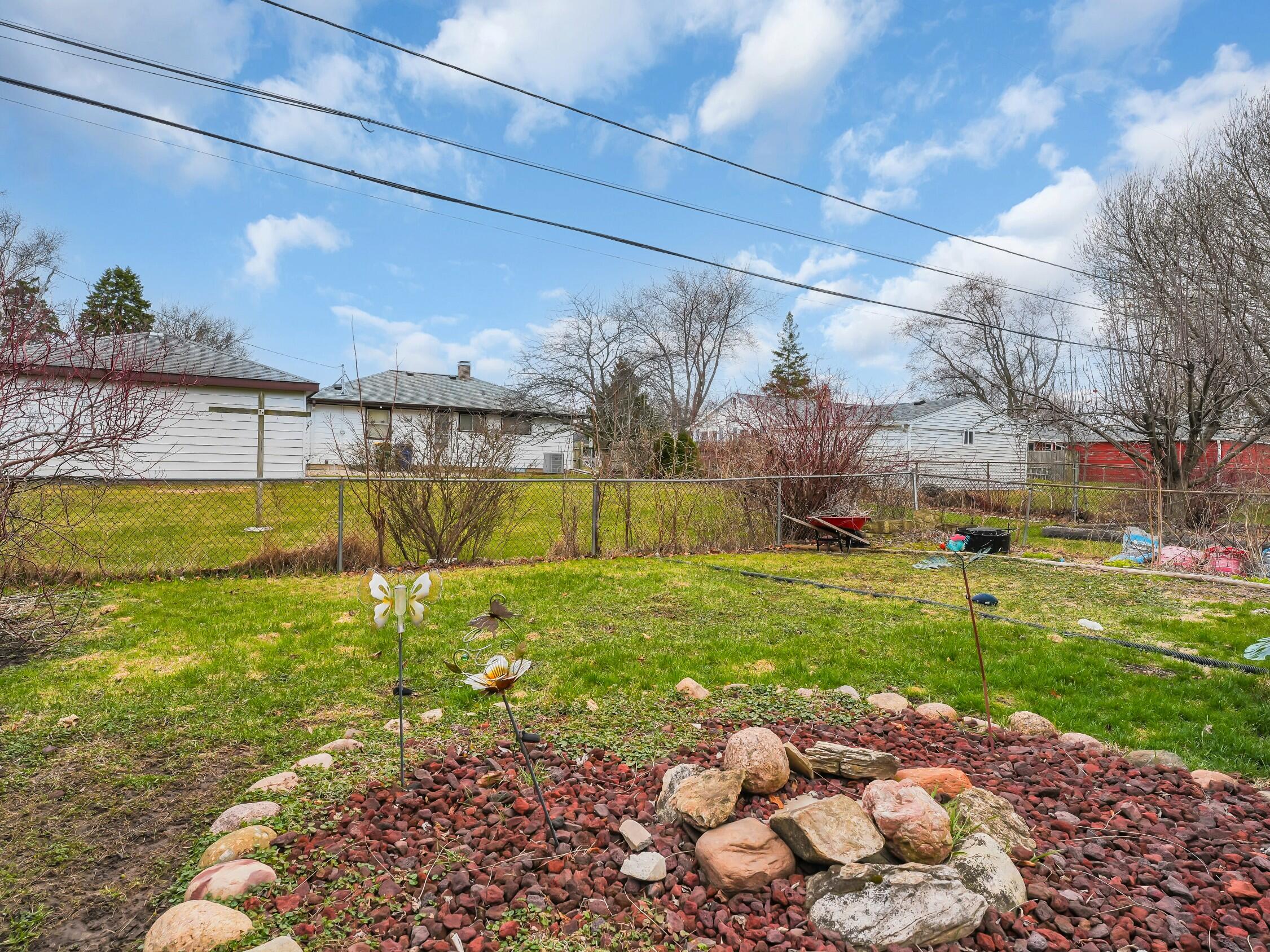 3461 E Bonnie Dr, Oak Creek