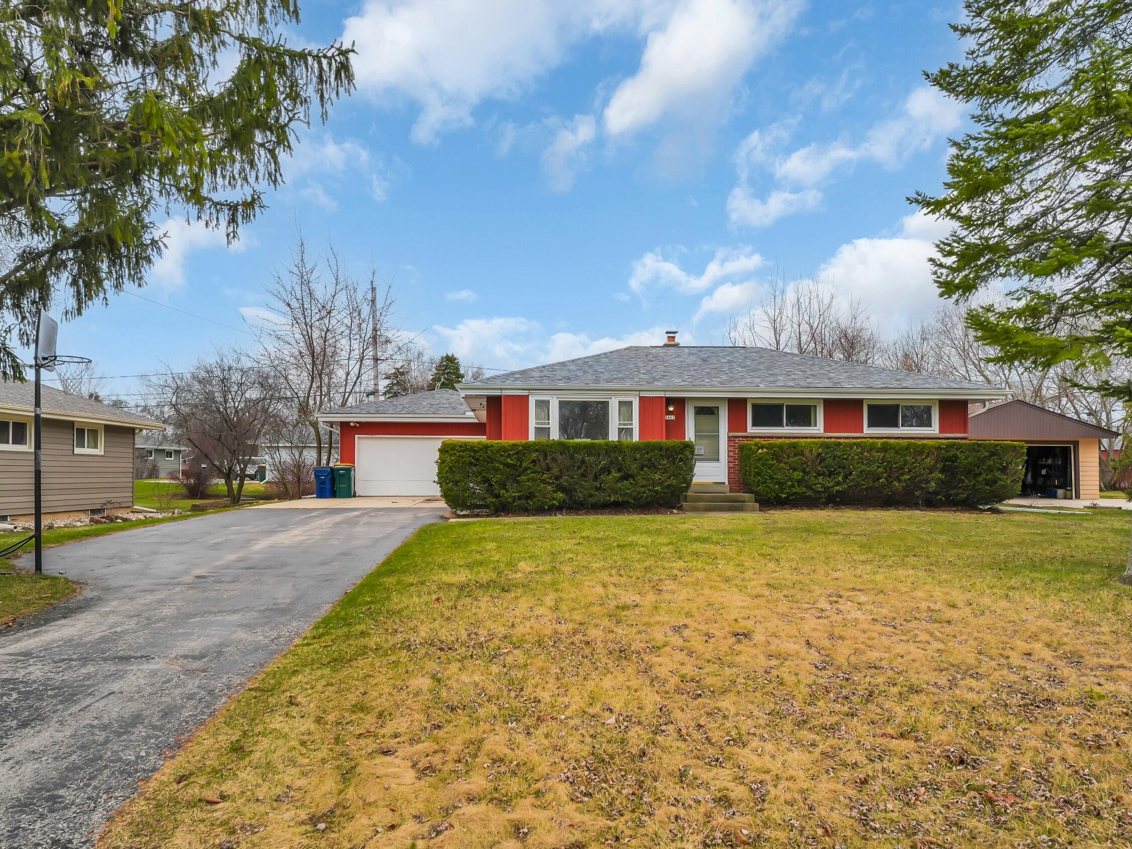 3461 E Bonnie Dr, Oak Creek