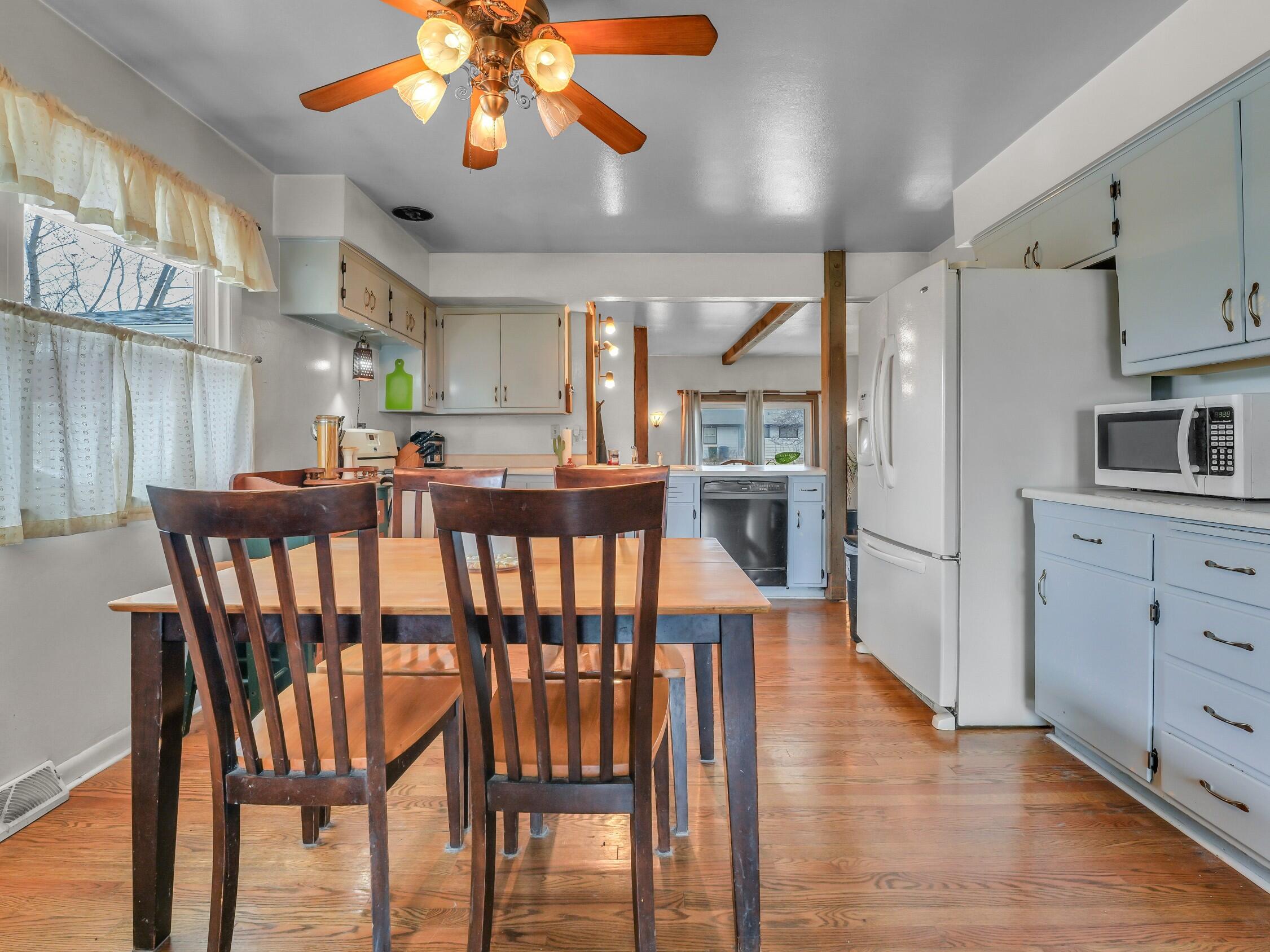 3461 E Bonnie Dr, Oak Creek