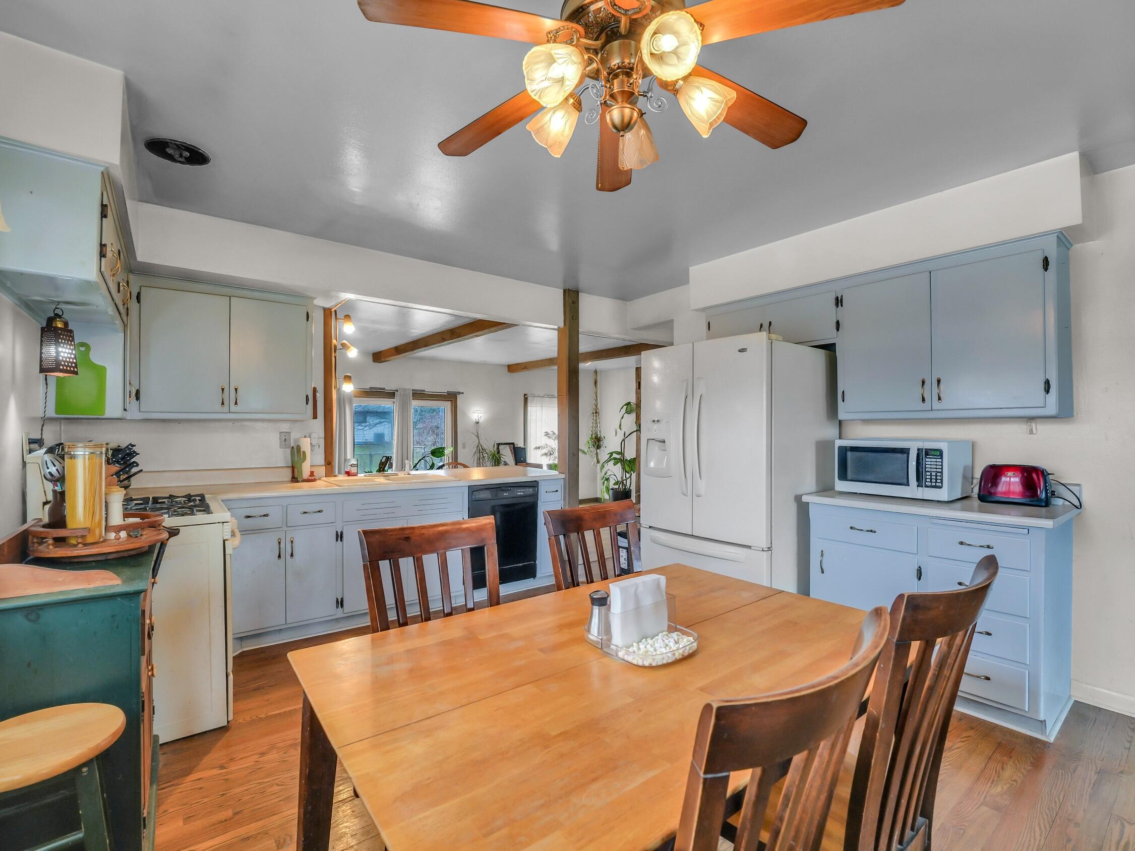 3461 E Bonnie Dr, Oak Creek