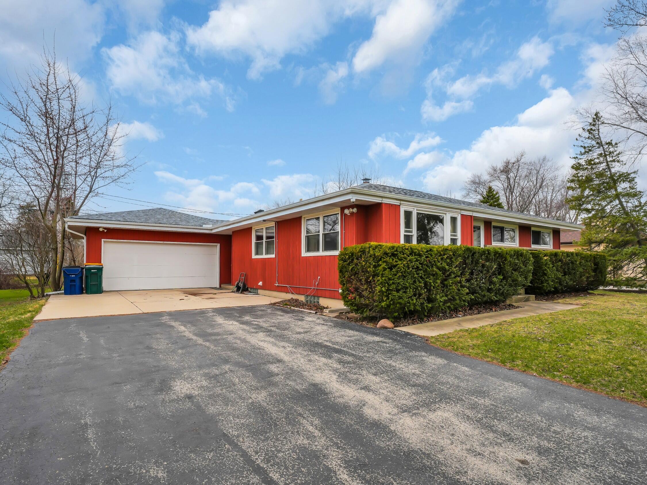 3461 E Bonnie Dr, Oak Creek
