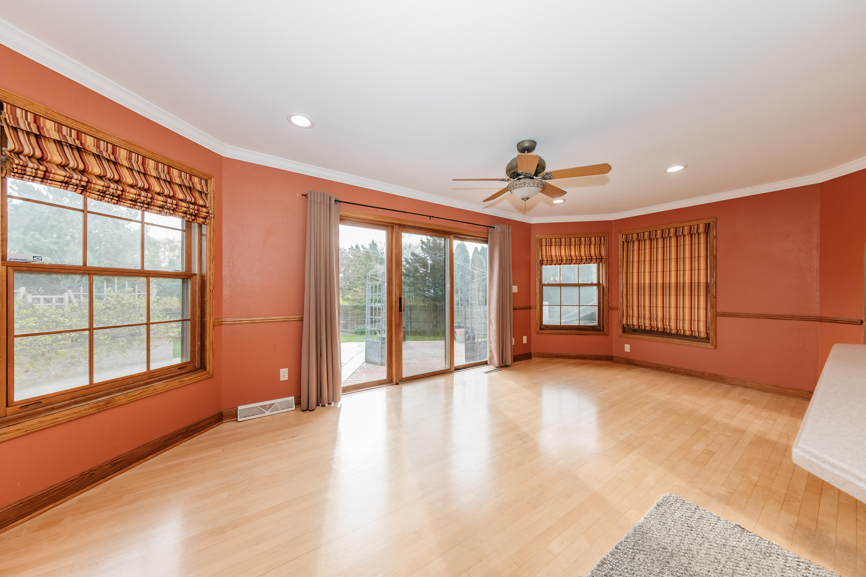 194 W Fairfield Ct, Oak Creek